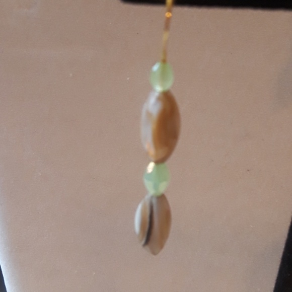 NWT *new item Natural shell dangly Earrings - Picture 2 of 2